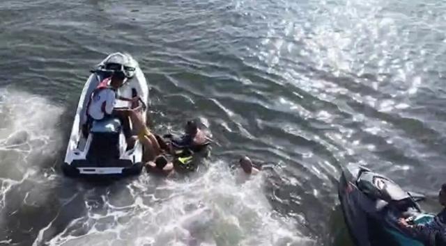 济南一辅警休假中勇救溺水男童，手臂受伤浑然不知，本人谈惊险瞬间：我当时连眼睛都不敢眨